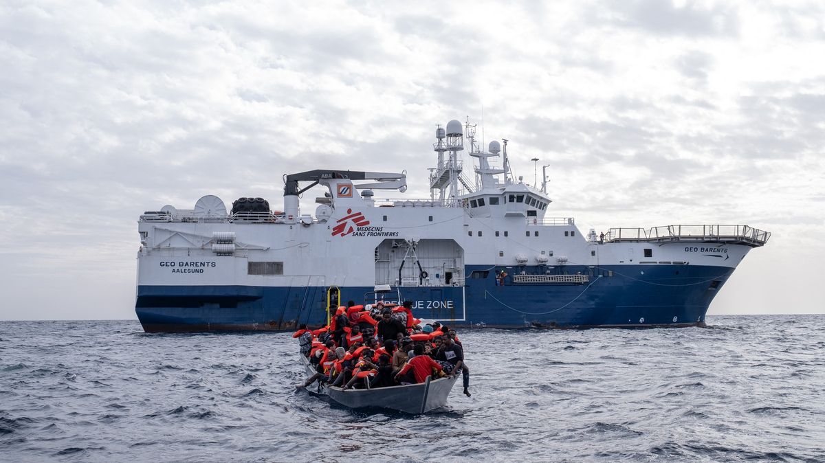 Téměř tři desítky migrantů se utopily v Lamanšském průlivu